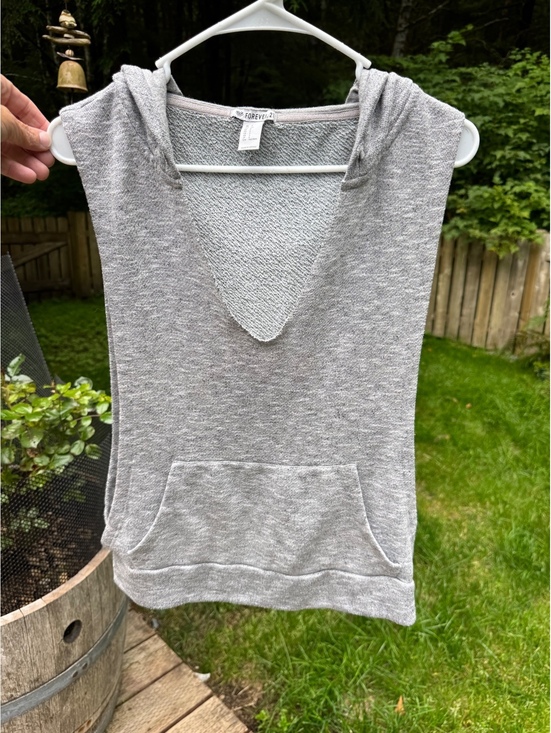 Forever 21 Sweaters - Forever 21 Gray Sleeveless Hoodie Sweatshirt Top Size Small